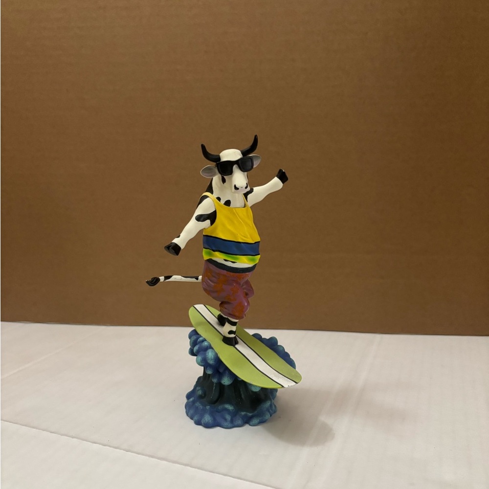 Cow Parade Cowabunga 2002 Surfing Cow Figurine Wave Surf board Sunglasses
